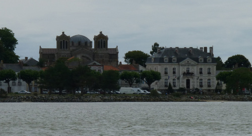 La croisière Estuaire mairie église Saint-Louis Paimboeuf