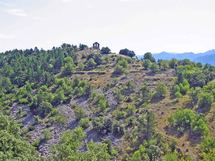 Des merveilles au pays d'Alysse - Le Tour du Coronat - 6eme jour   Llugols (730 m) - Jujols (940 m) 18 kms.