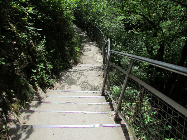 Grotte et cascade de Seythenex (1).