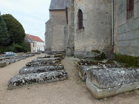 Sarcophages autour de l'église