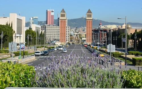 Avenue de la Reine M-Christine et place d'Espagne à Barcelone