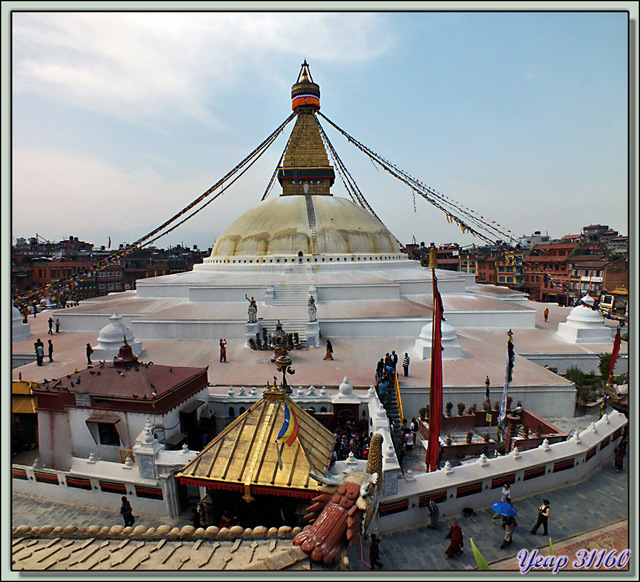Blog de images-du-pays-des-ours : Images du Pays des Ours (et d'ailleurs ...), Autre panorama 3D sur le sanctuaire de Bodnath (Bouddhanath) - Katmandou - Népal