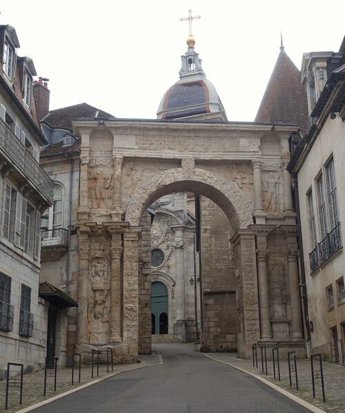 La Porte noire à BESANCON