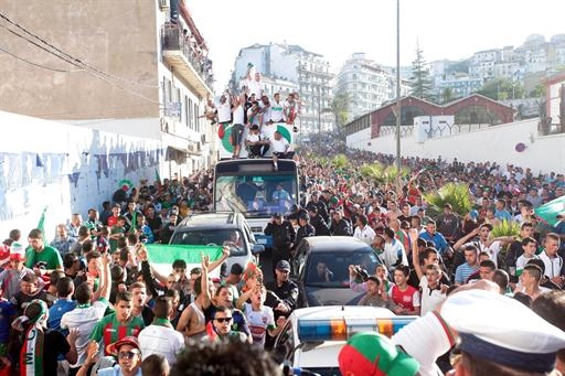 Samedi 03.05.2014 La parade du MCA dans les rues d\'Alger