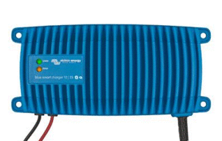Le chargeur de batterie étanche 12V 17A Blue Smart IP67