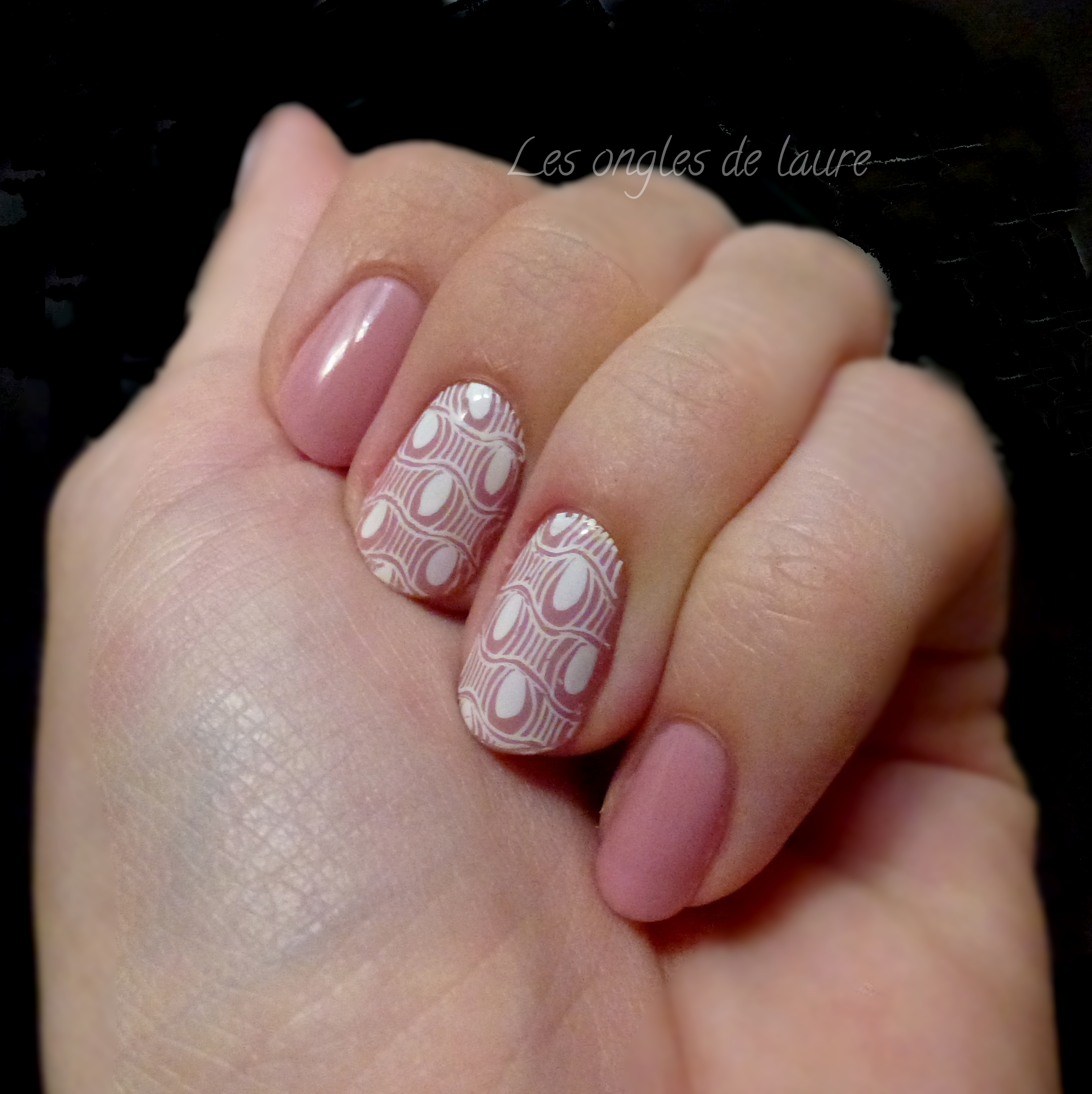 Stamping discret et rapide à faire + mon avis sur les vernis Tenoverten -  Les ongles de Laure - Blog Nail Art