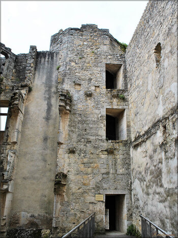 Photos du logis seigneurial du château de Rauzan