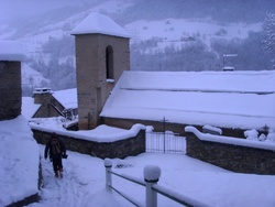 Le Membre Actif et l'Eclaireur au siege social ou Le Pays Toy sous la neige