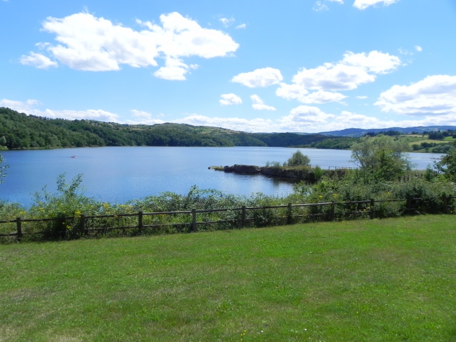 Le lac de Villerest dept de la Loire 42300