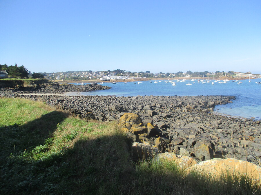 PLOUGASNOU EN BRETAGNE DANS LE FINISTERE   (4)