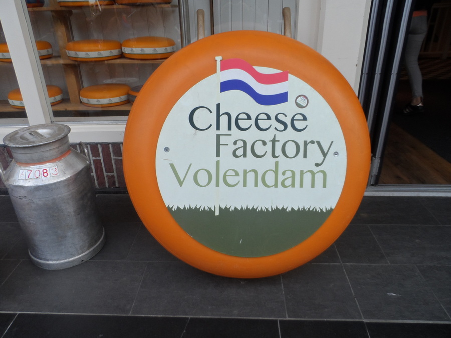 VOLENDAM  EN  HOLLANDE