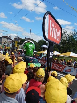 Tour de France 2016: Dans l'ambiance au passage de la caravane publicitaire à Limoges ! 