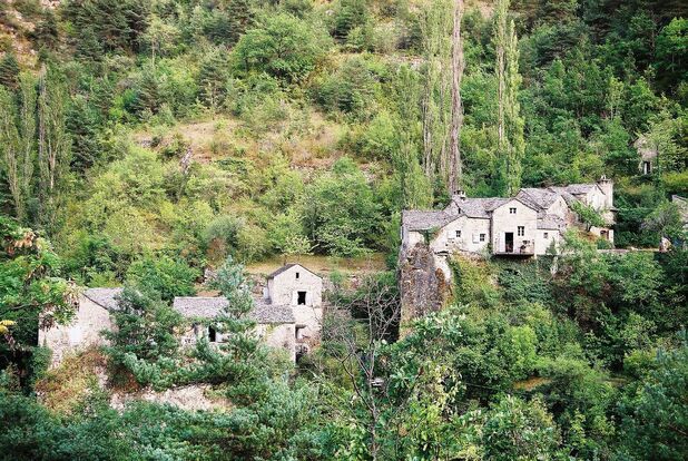 Le hameau de la Sablière dans les Gorges du Tarn - gite Aveyron l'Oustal  Occitan