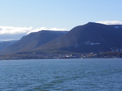 L'Adventfjord et la ville de Longyearbyen