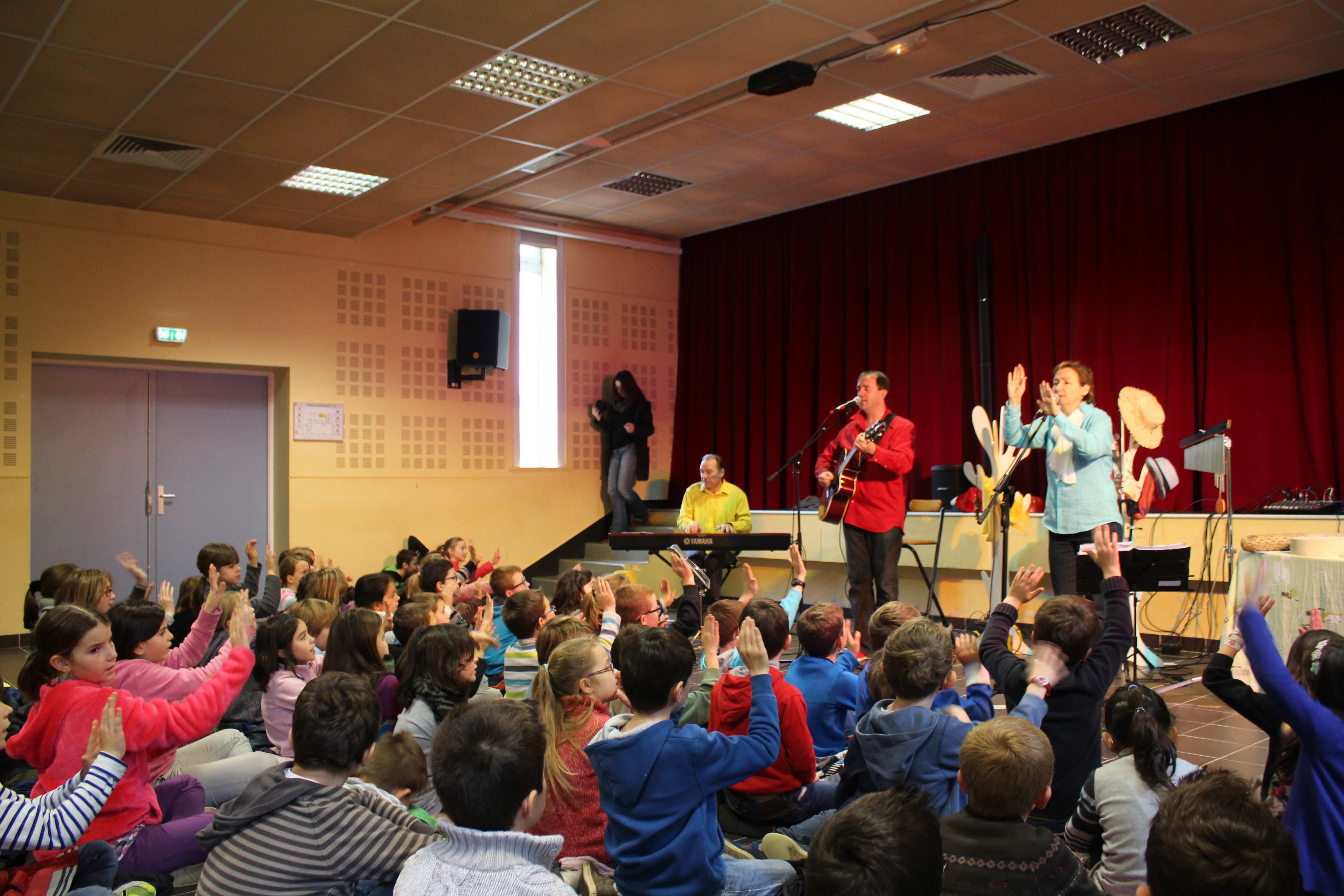 9 décembre 2014 - Spectacle Enfants à Plonevez-Porzay (29)
