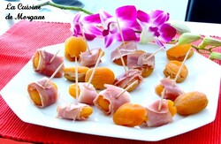 Brochettes d'abricot secs au jambon cru