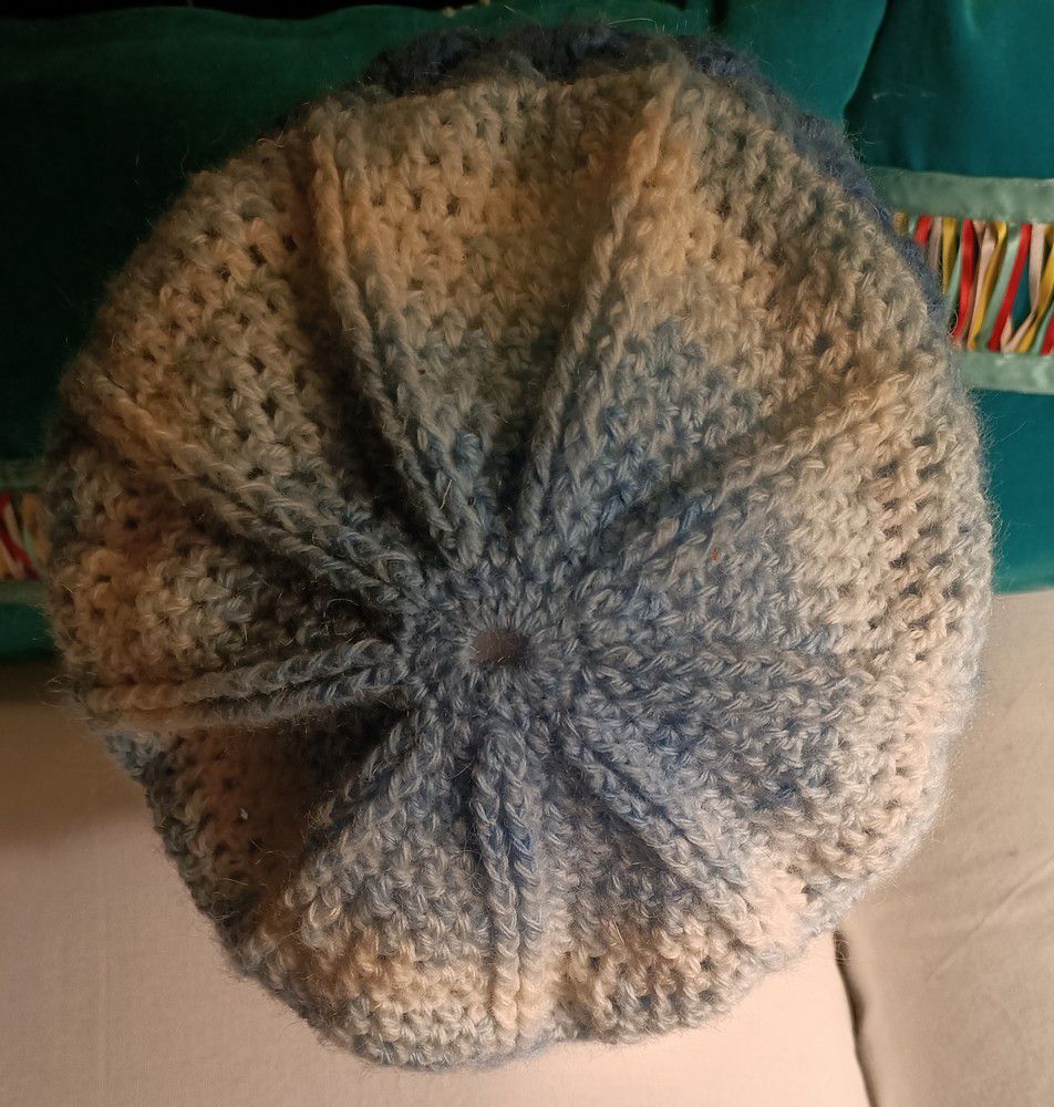 Un bonnet-béret au crochet...