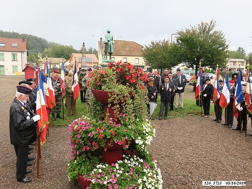 * Colline de Bourlémont  (la Chapelle N-D du Haut) - En hommage aux parachutistes du Bataillon de Choc  qui l'ont libérée les 1er et 2 octobre 1944.