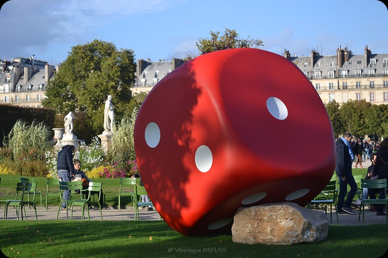 Jardin des Tuileries : FIAC 2017 : "The Misthrown Dice" de Gilles Barbier (2017)