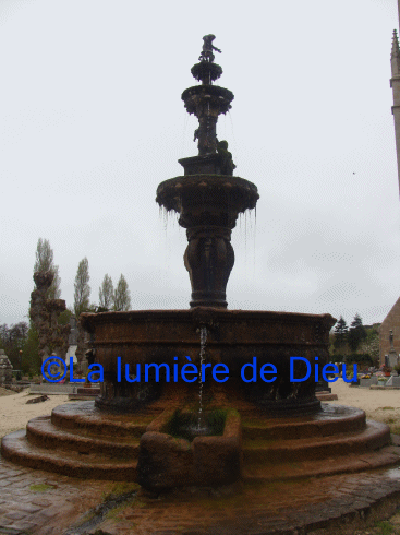 Saint Jean du doigt, fontaine