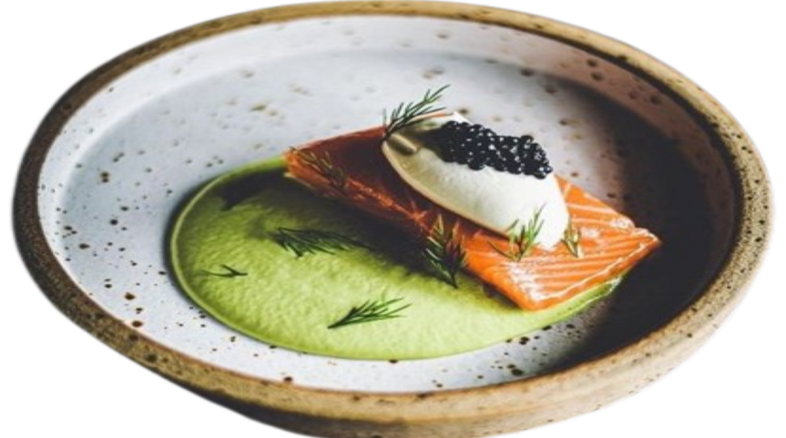 Filet de saumon gravlax,  oeuf poché et caviar surr une mousse d'aneth.