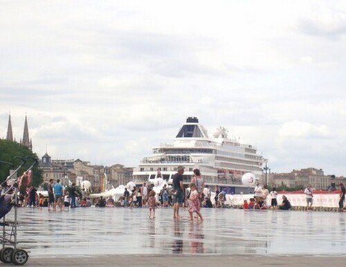 BORDEAUX EST EN FÊTE EN CE MOMENT.....