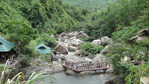 L'écotourisme et le bain de Ngam Doi