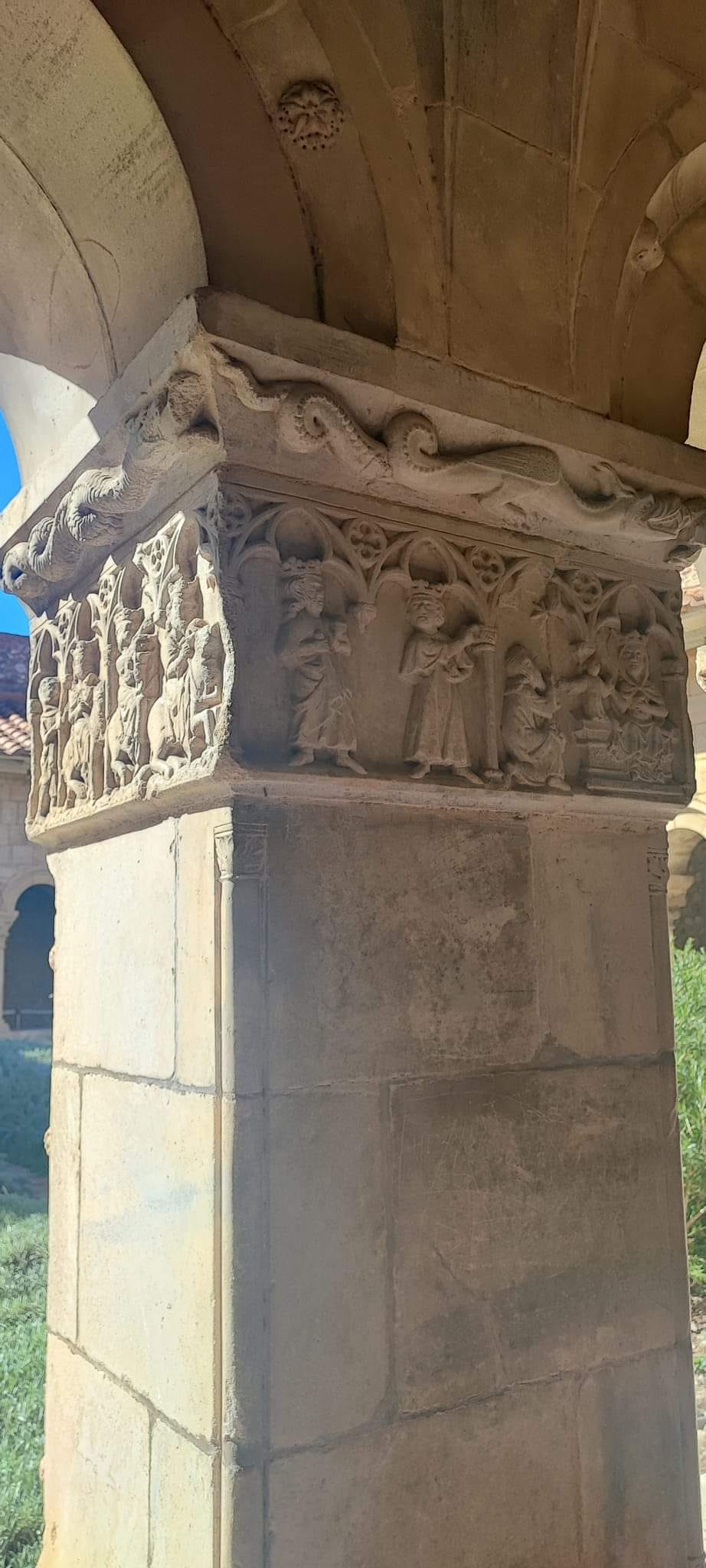 Peut être une image de monument