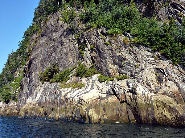 Croisière fjord Saguenay roche 2