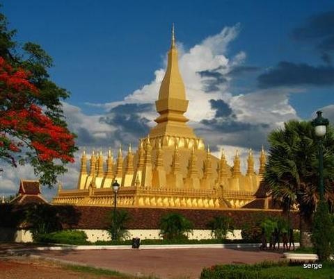 golden-stupa-in-vientiane-laos.jpg