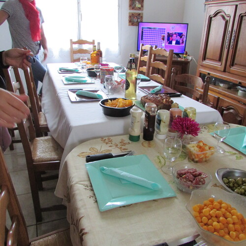           repas pour notre anniversaire  dimanche 8 avec mes 2 filles et 1 de mes fils pascal