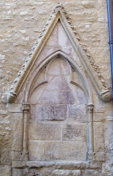 Apt - Fenêtre Cathédrale 2.JPG