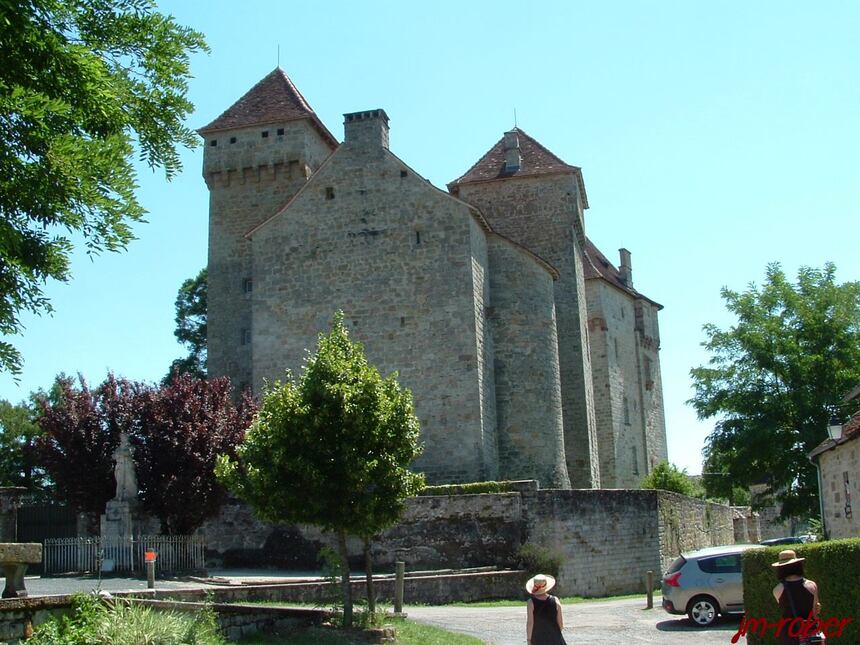 CUREMONTE , une escapade touristique dans un petit village médiéval du Limousin au surnom de « Perle du Limousin » classé parmi les plus beaux villages de France .