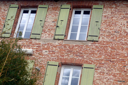 Vallègue en 31 : portes et fenêtres ...