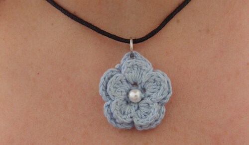 collier fleur au crochet