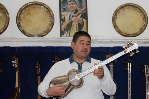 Les luths ouzbeks : rubab, dotar et târ