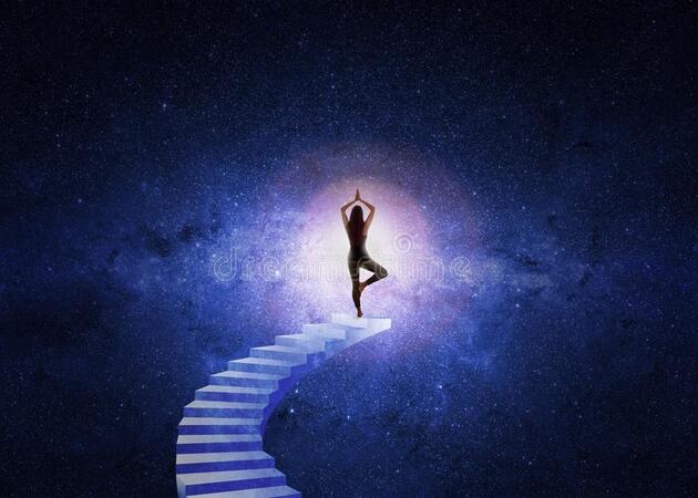 Escaliers De Yoga De Femme à L'univers Photo stock - Image du trappe,  astronomie: 109469938