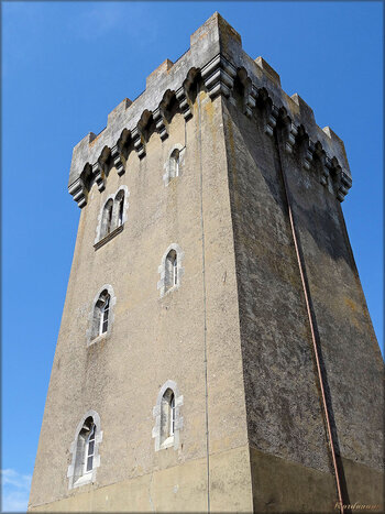 La tour d'Arundel - château de la Chaume (Phare)