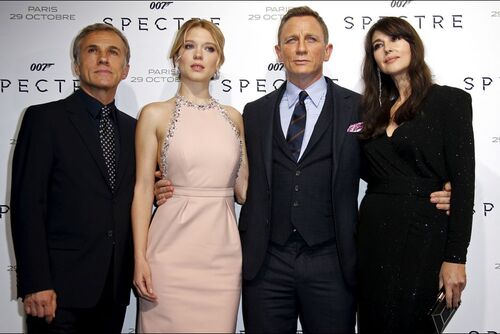 James Bond et les James Bond Girls à Paris