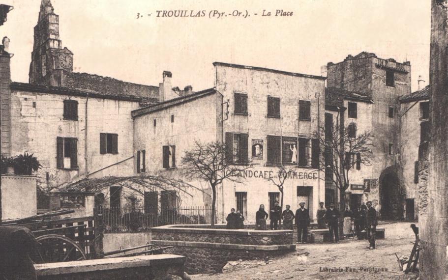 Peut être une image de 6 personnes et texte