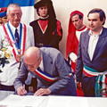 M. Bizet, Président du comité de Déville signe la Charte