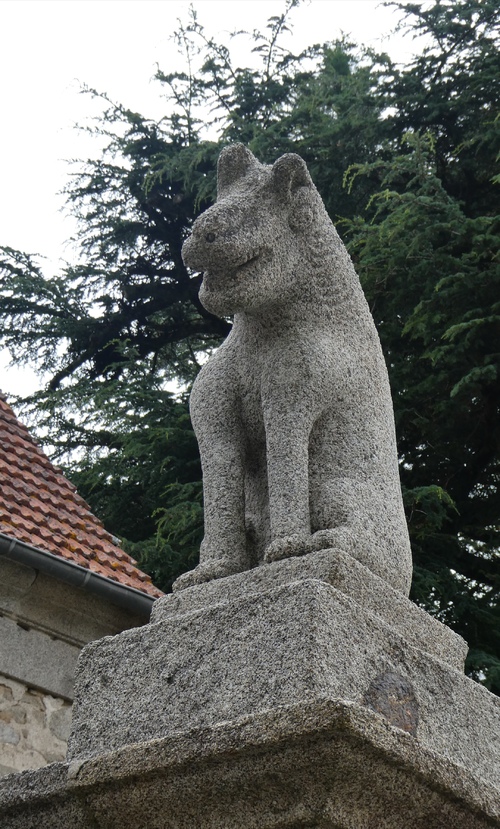 En Creuse : Masgot village sculpté 