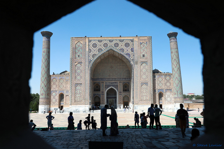 Le Régistan : la médersa d'Ulugh Beg, Samarcande