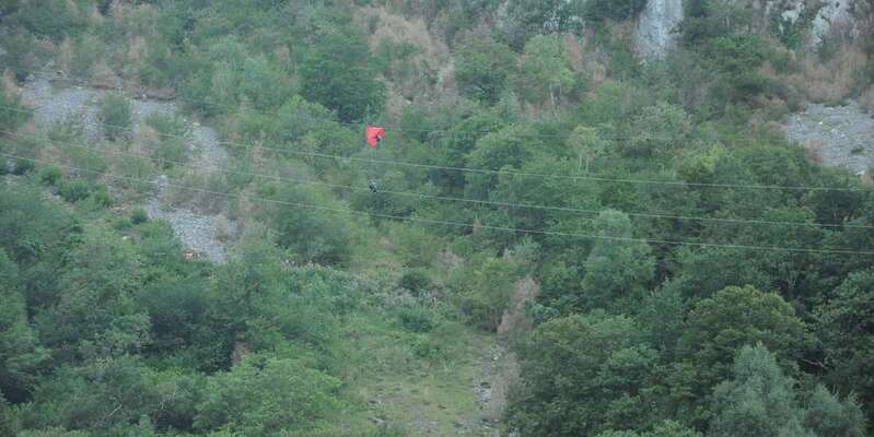 Béarn : un parapentiste reste coincé à 50 mètres de haut