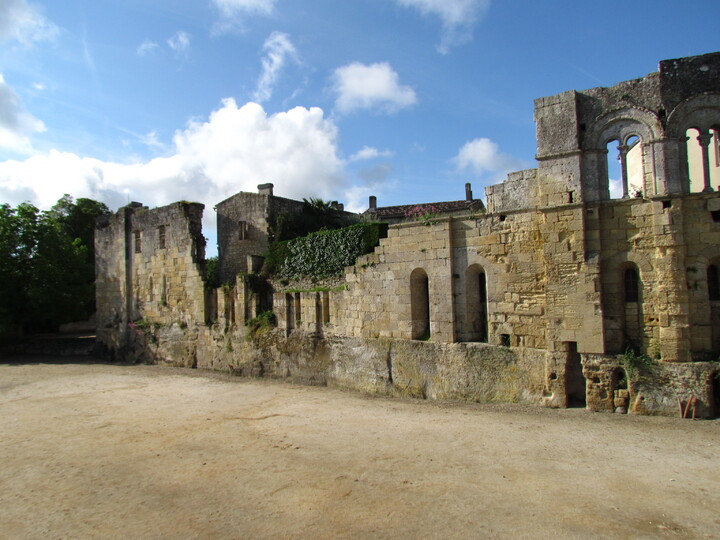 LA VILLE DE SAINT EMILION . GIRONDE . 33330 .