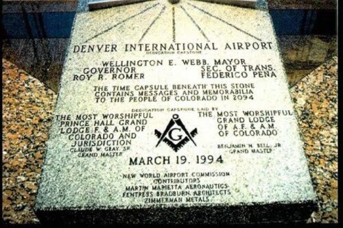 Aéroport de Denver, le dernier dinosaure