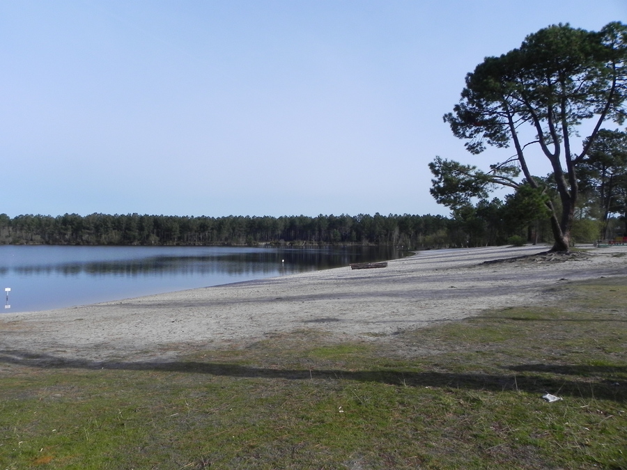 Le Lac d'Hostens en sud-Gironde 