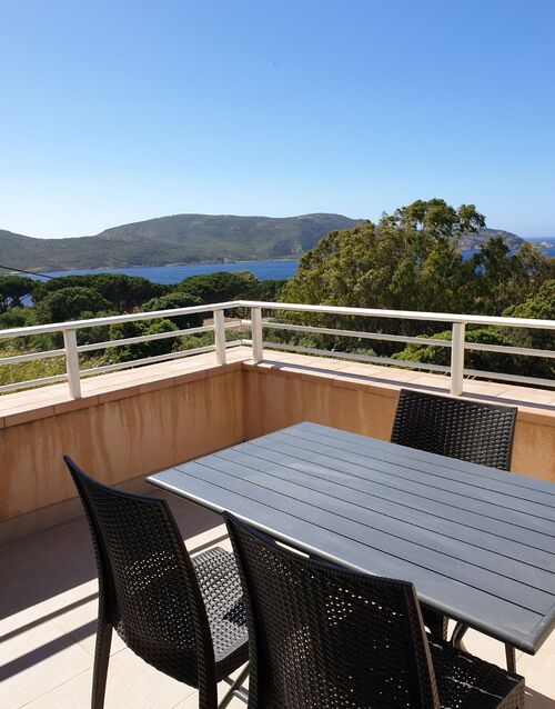 Appartement vue mer dans résidence à Calvi