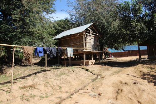 Le village Houay Lam Phene (Hmong noirs)