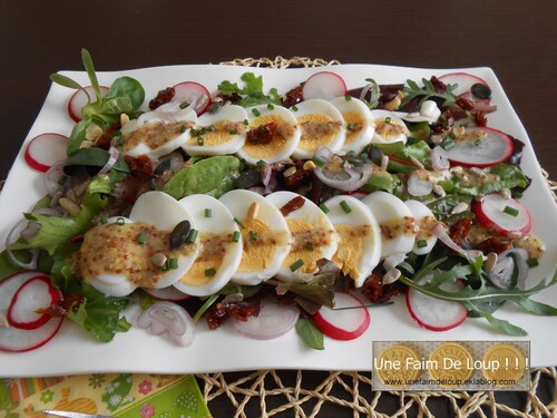 Salade printanière aux œufs durs, jeunes pousses et radis